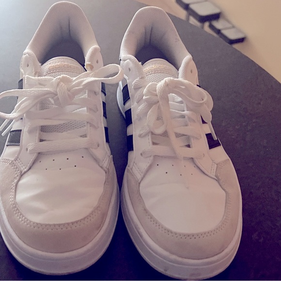 ADIDAS SNEAKERS - SIZE 7 MEN OR 9 WOMEN - WORN 3 TIMES. - Picture 2 of 4